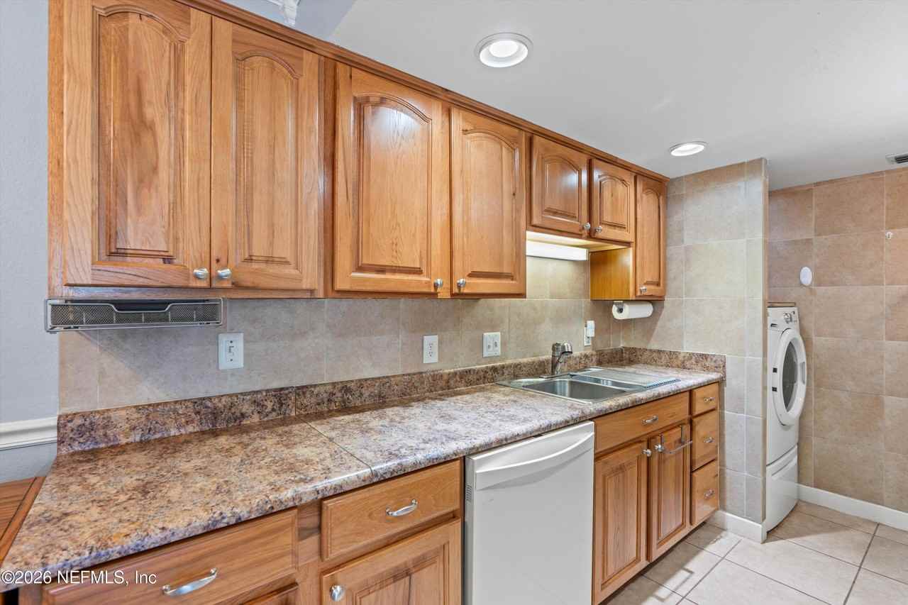 3737 Loretto Rd ##803 - Photo 7 of 25