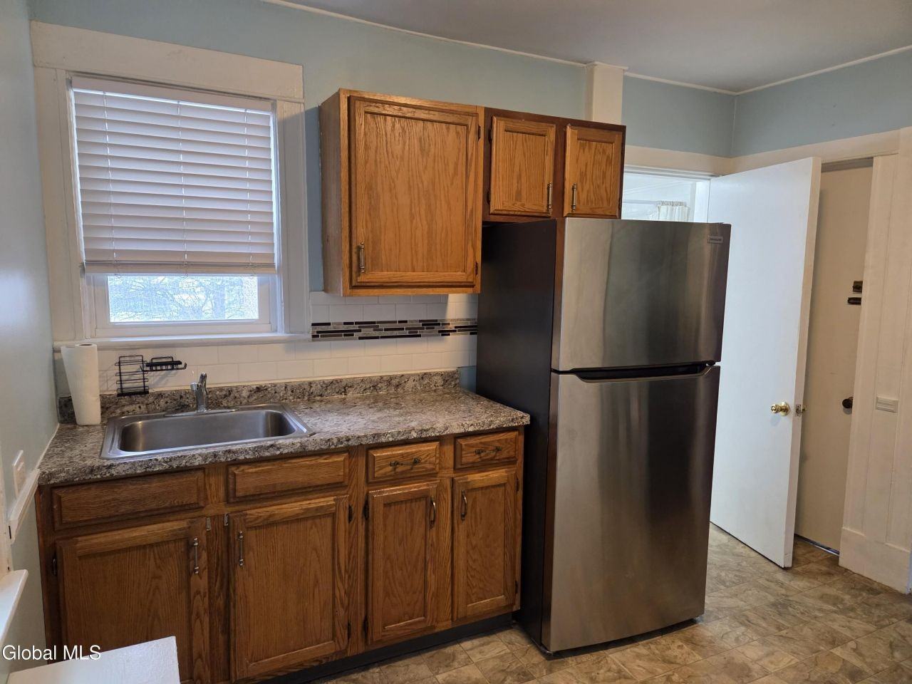 1594 Union St Apt 1st - Photo 5 of 8