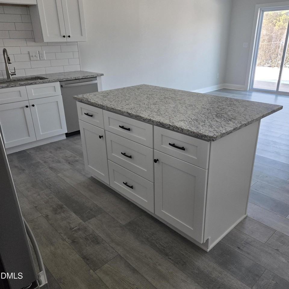 253 N Hickory St - Photo 3 of 4