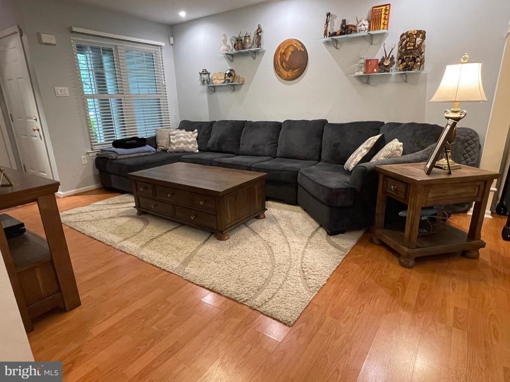 404 Summerhill Ct - Photo 4 of 36