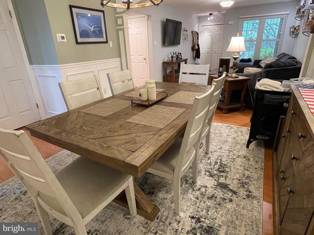 404 Summerhill Ct - Photo 7 of 36