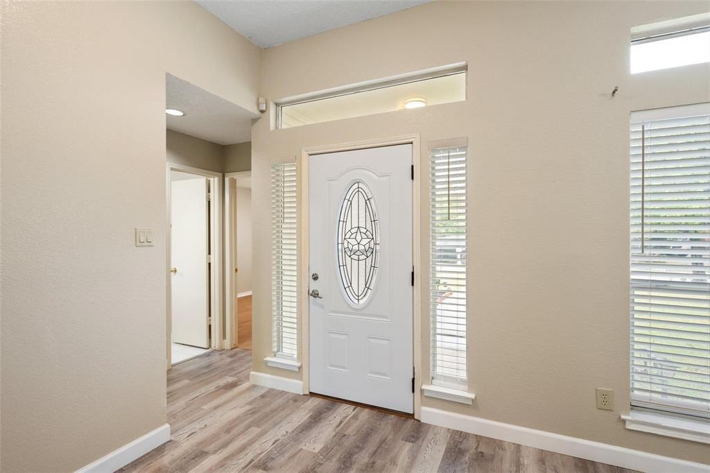 4241 Briar Hill Dr - Photo 5 of 33