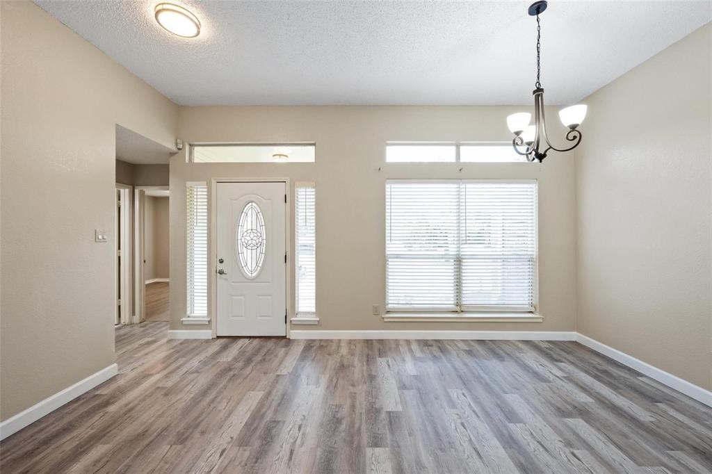 4241 Briar Hill Dr - Photo 6 of 33