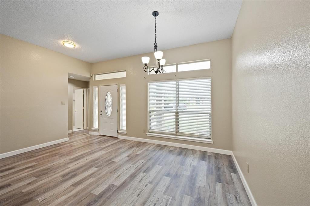 4241 Briar Hill Dr - Photo 7 of 33