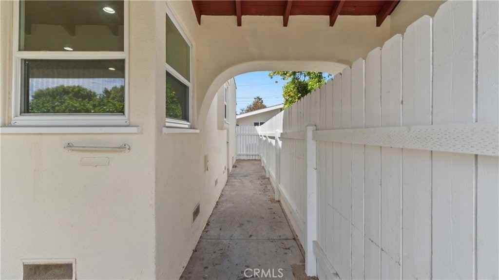 9427 S 2nd Ave - Photo 6 of 37