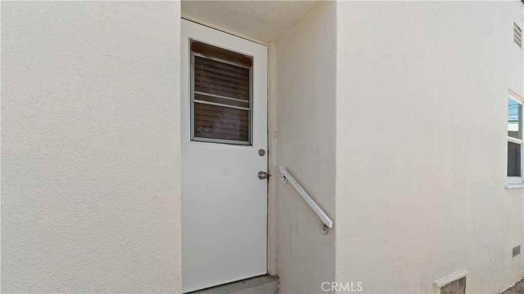 9427 S 2nd Ave - Photo 7 of 37