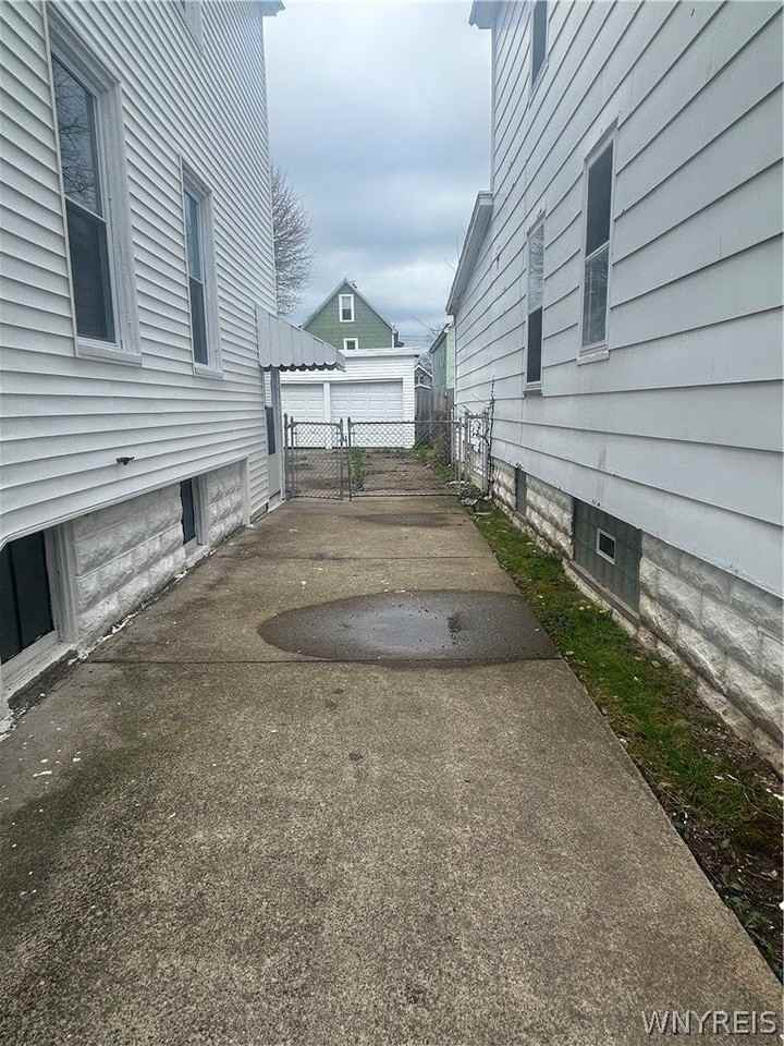 411 Upper Cambridge Avenue - Photo 2 of 14
