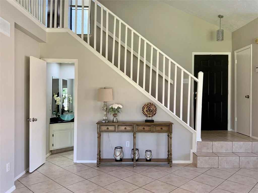 1139 W Brompton Dr - Photo 4 of 7