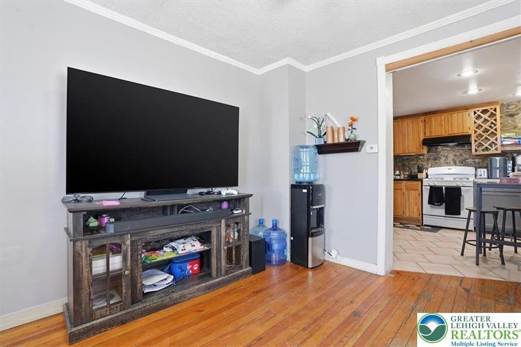 1619 Butler St - Photo 2 of 18