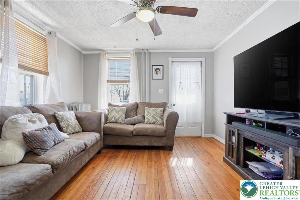 1619 Butler St - Photo 3 of 18