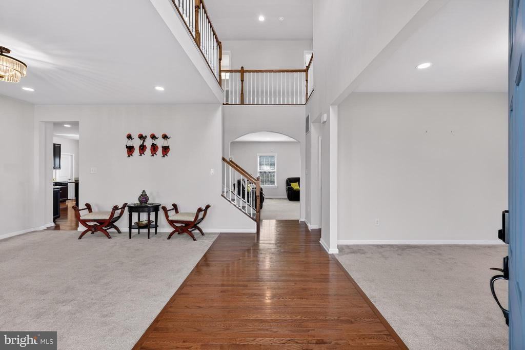 40 Gina Dr - Photo 2 of 50
