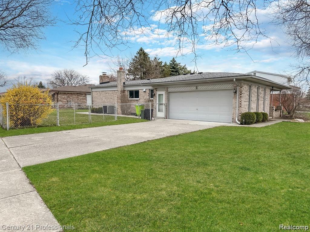 3007 Warrington Dr - Photo 3 of 36