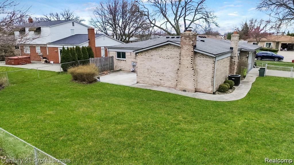 3007 Warrington Dr - Photo 4 of 36