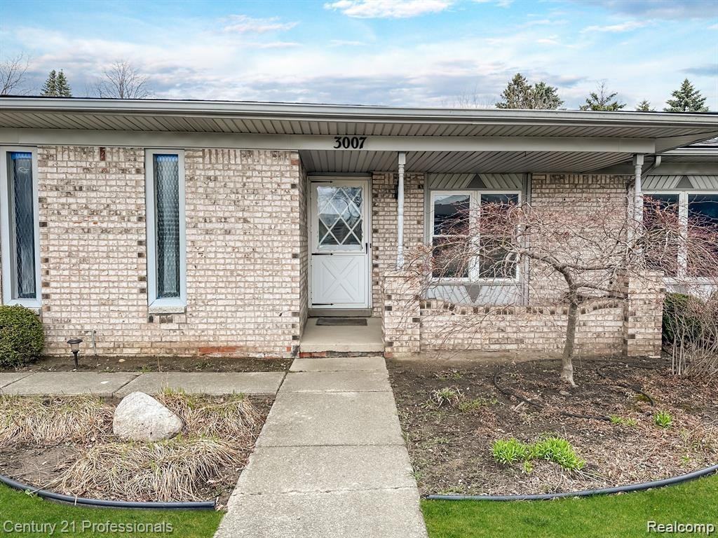 3007 Warrington Dr - Photo 5 of 36