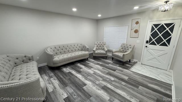 3007 Warrington Dr - Photo 6 of 36