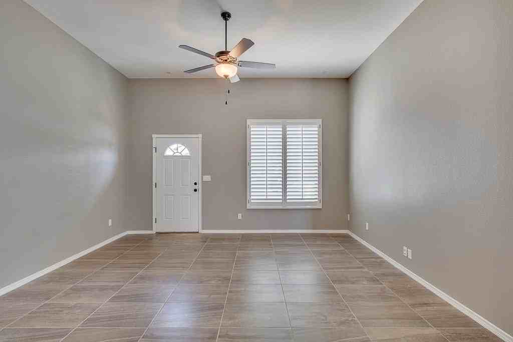 6081 Vintage St - Photo 6 of 37