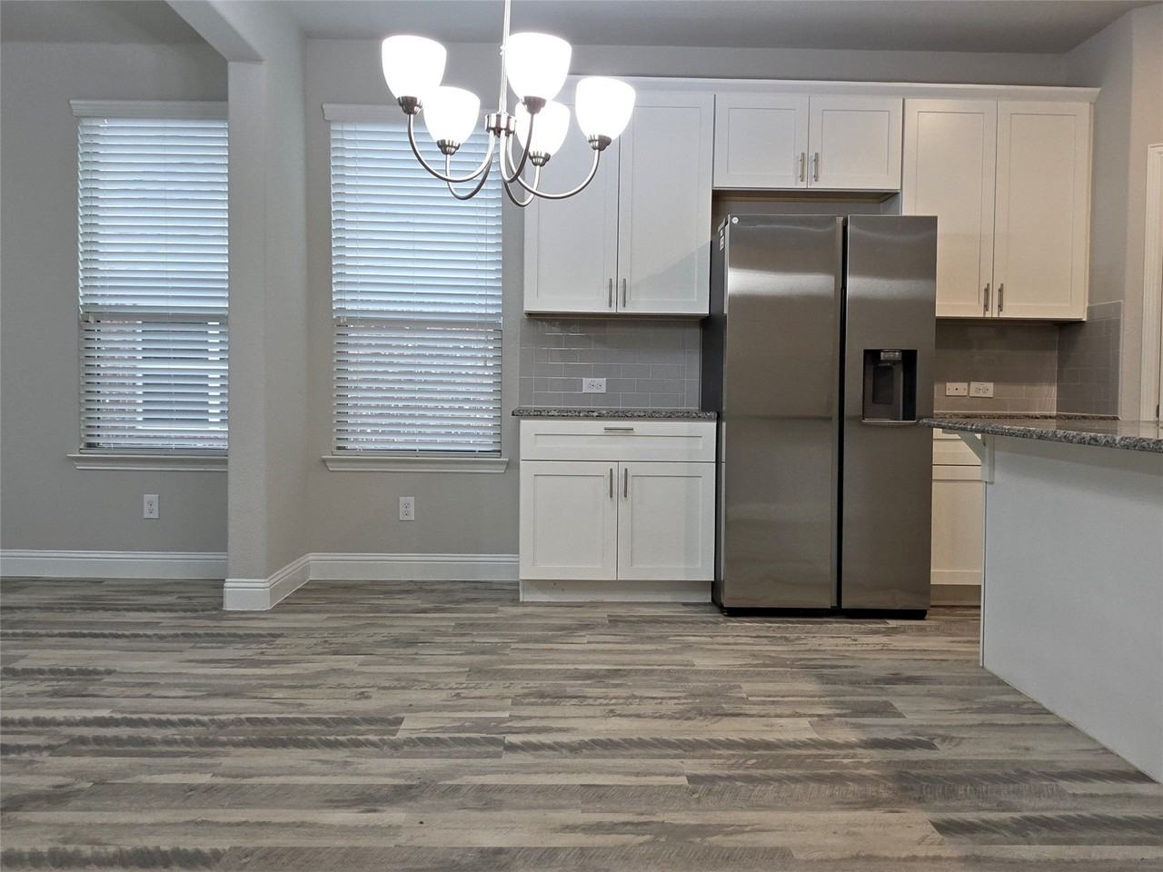 2620 Empire St - Photo 2 of 19