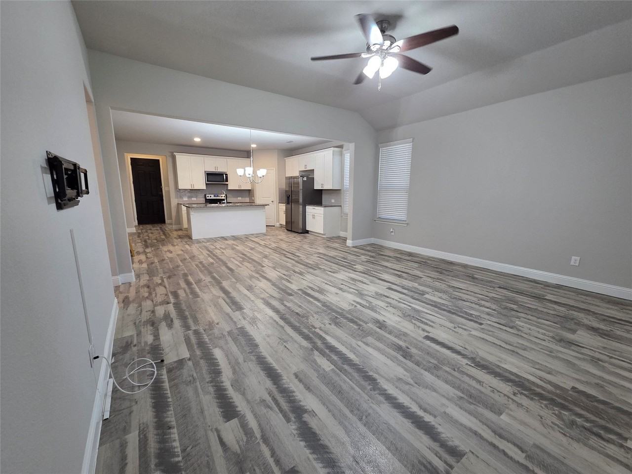 2620 Empire St - Photo 5 of 19