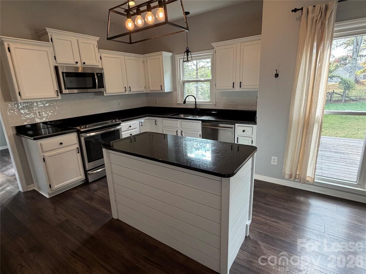 8605 Tamarron Dr - Photo 3 of 19