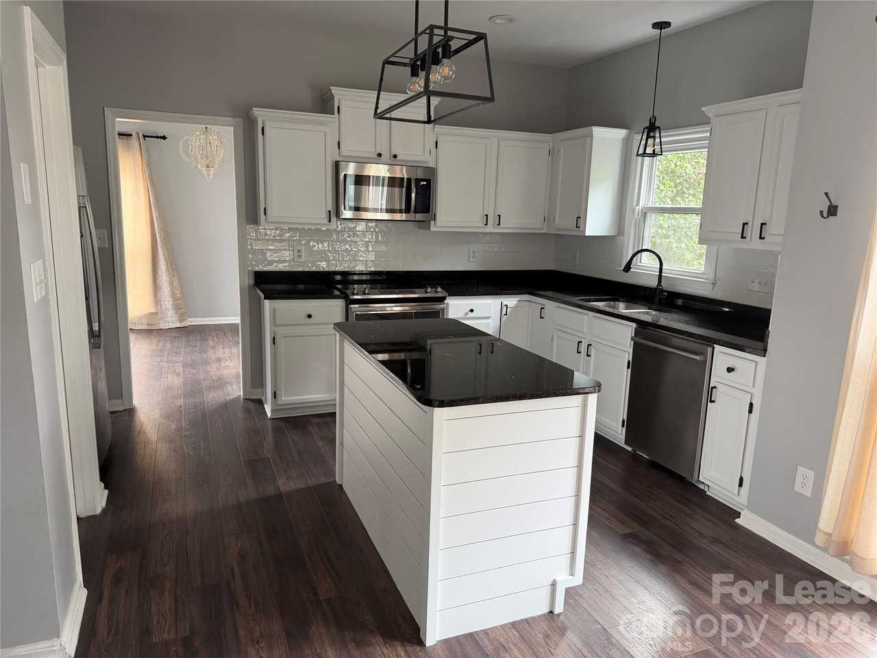 8605 Tamarron Dr - Photo 4 of 19