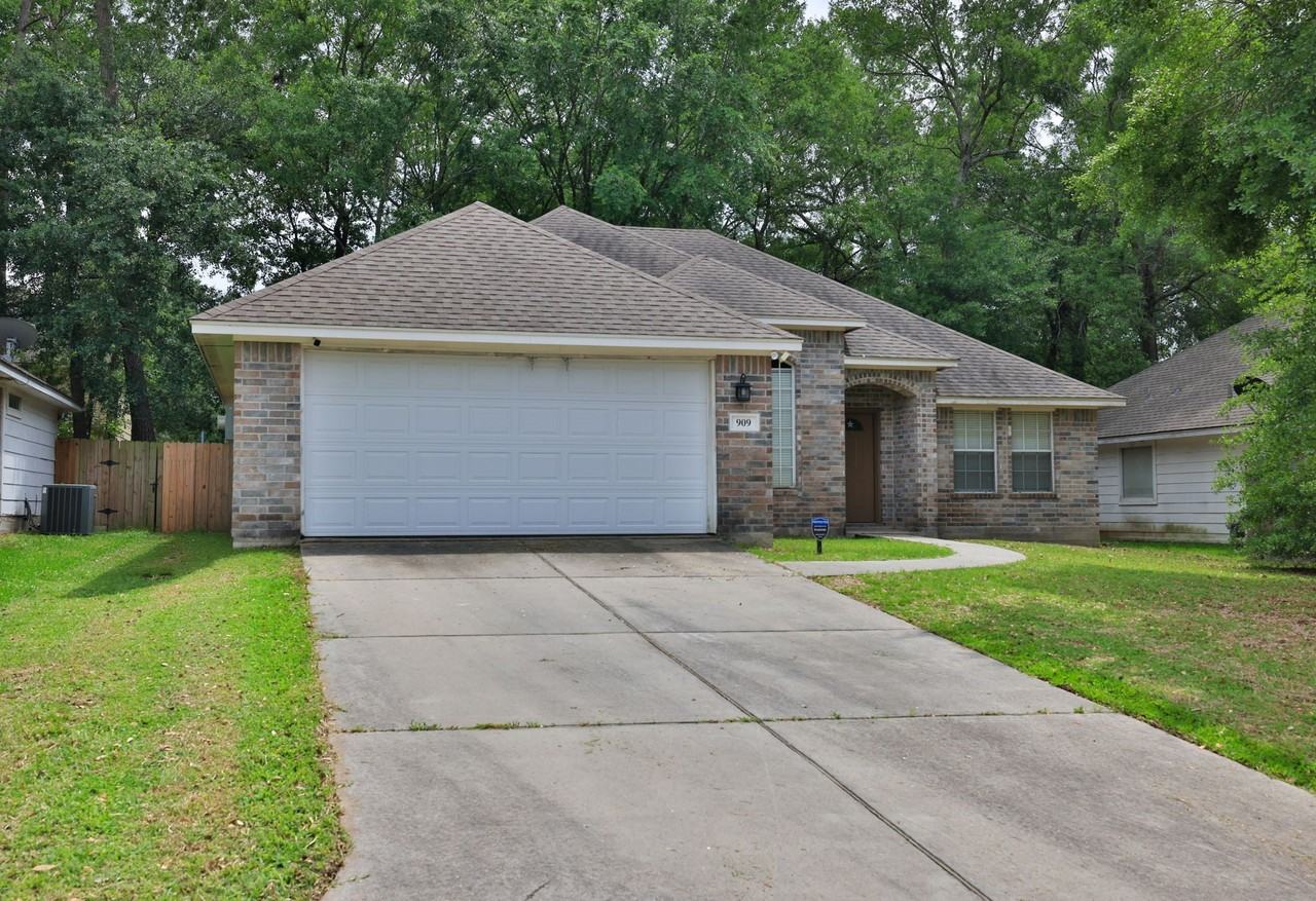 909 Katie Ln - Photo 2 of 39