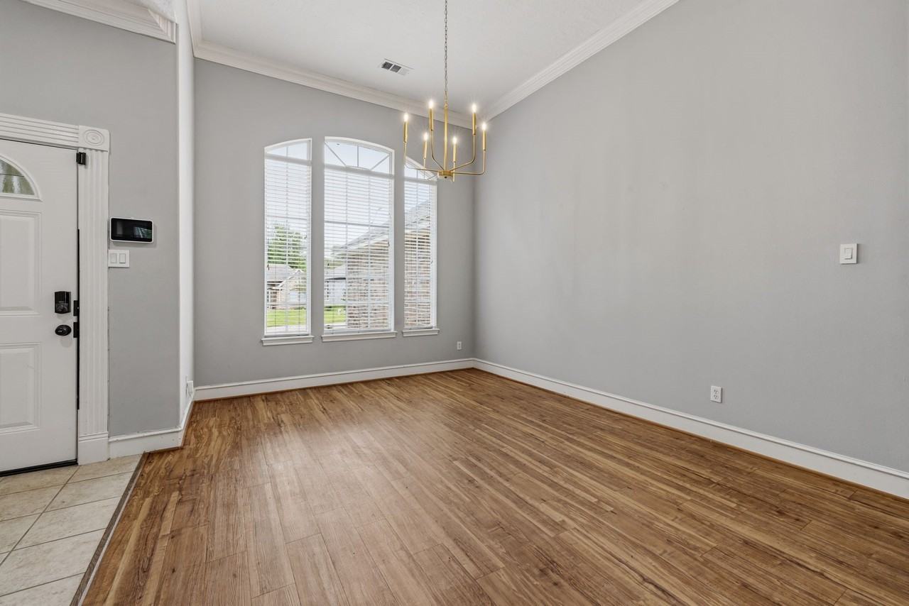 909 Katie Ln - Photo 7 of 39