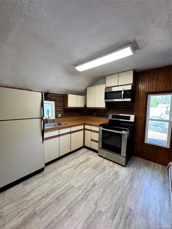 20 W Academy St - Photo 2 of 8