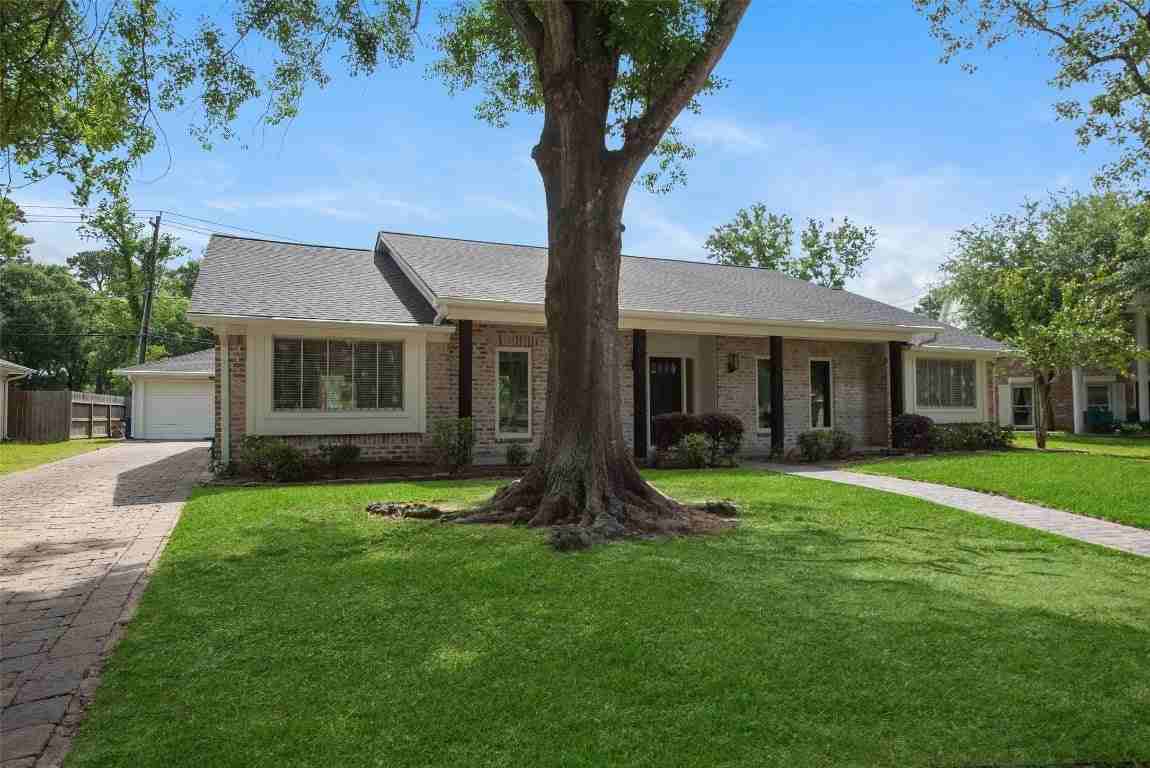 402 Forest Lake Dr - Photo 2 of 48