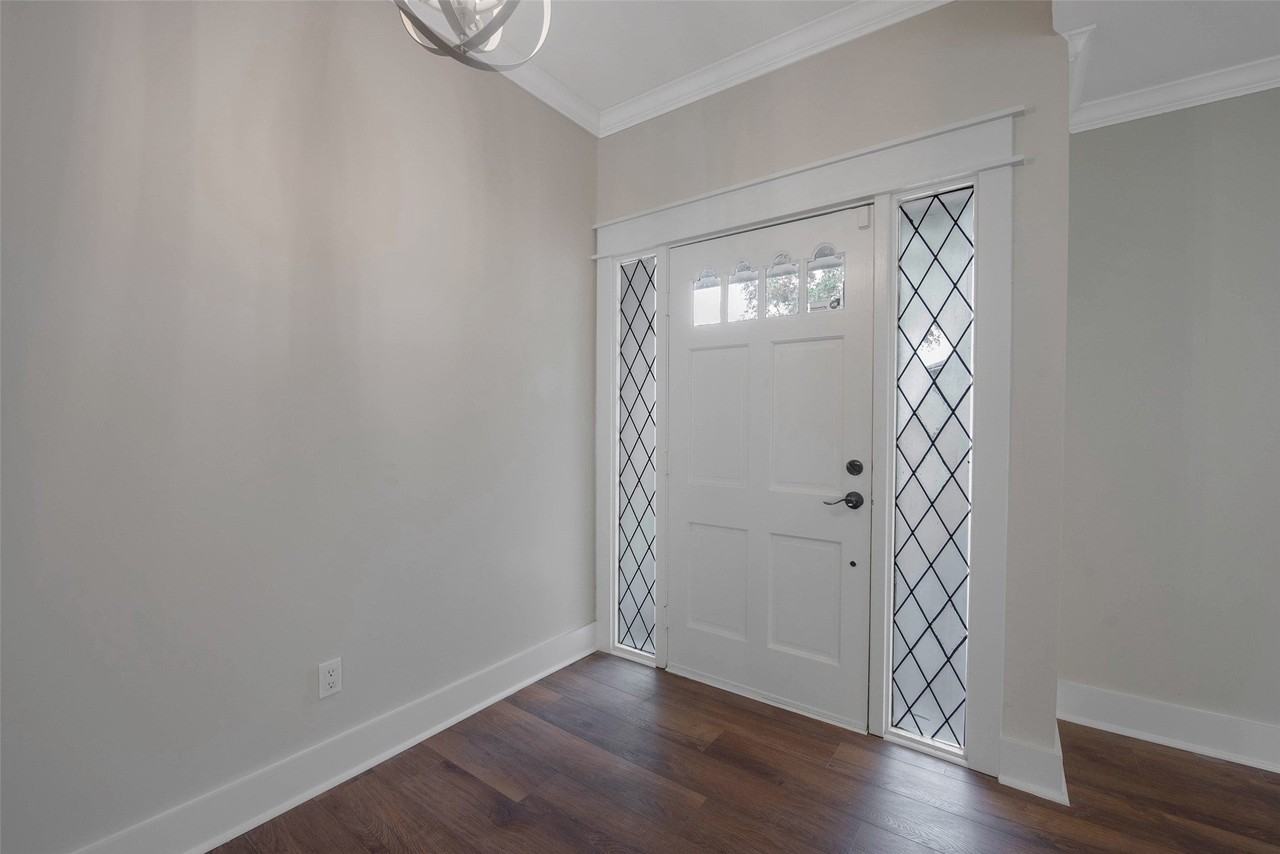 402 Forest Lake Dr - Photo 3 of 48