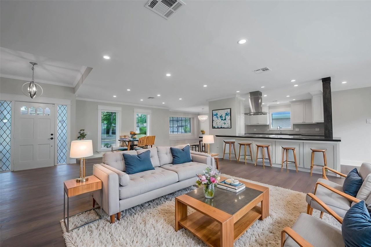 402 Forest Lake Dr - Photo 4 of 48