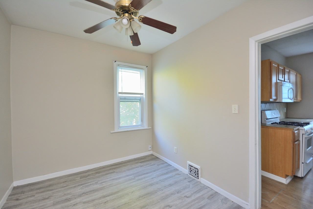 818 E Brady St #820 - Photo 4 of 16