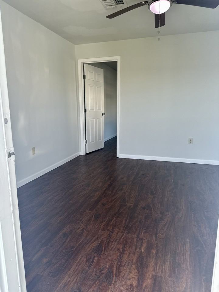 5128 Oak Dr - Photo 3 of 8