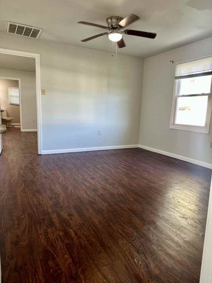 5128 Oak Dr - Photo 4 of 8