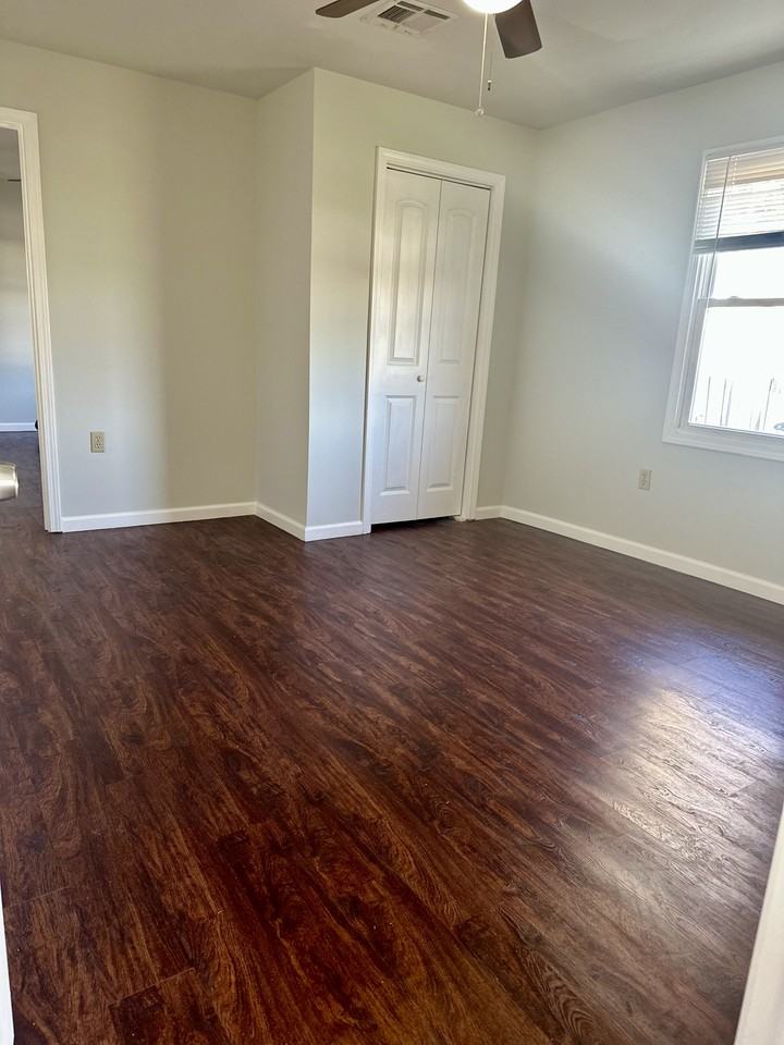 5128 Oak Dr - Photo 5 of 8