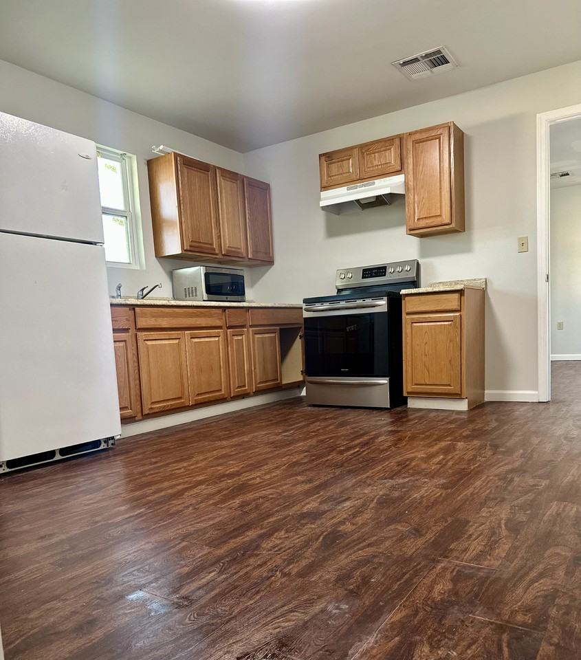 5128 Oak Dr - Photo 6 of 8