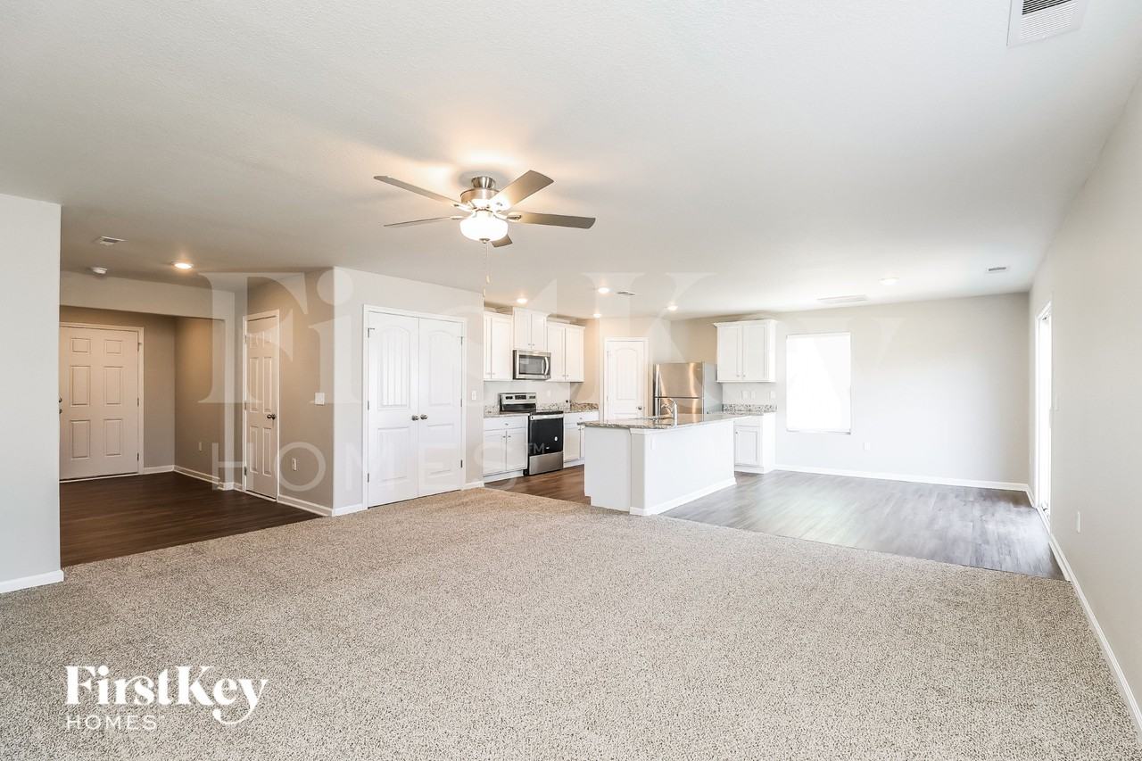 708 Hawley St - Photo 3 of 19