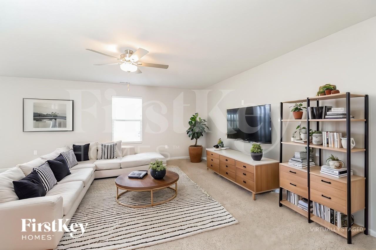 708 Hawley St - Photo 5 of 19