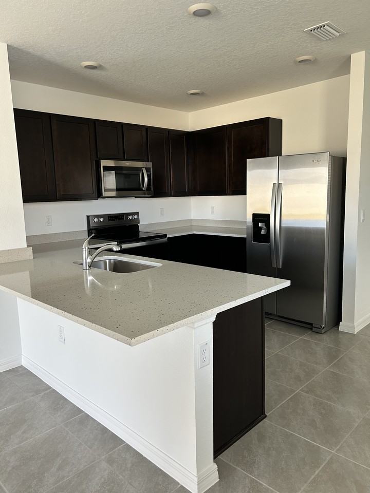 3804 Sunny Spring St - Photo 3 of 9