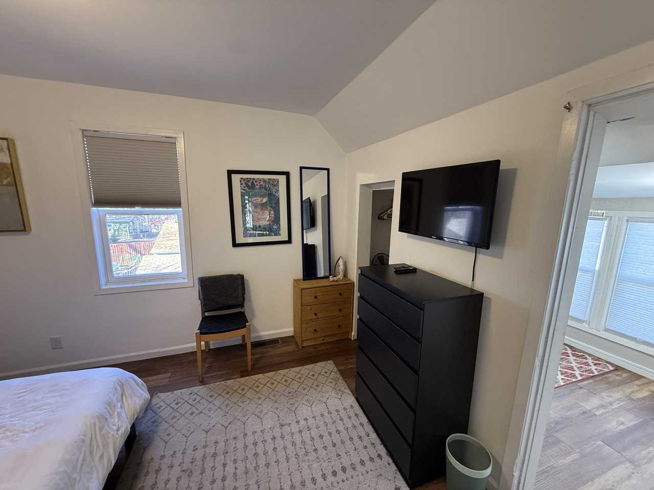 1423 12th Ave Ne #2 - Photo 2 of 21