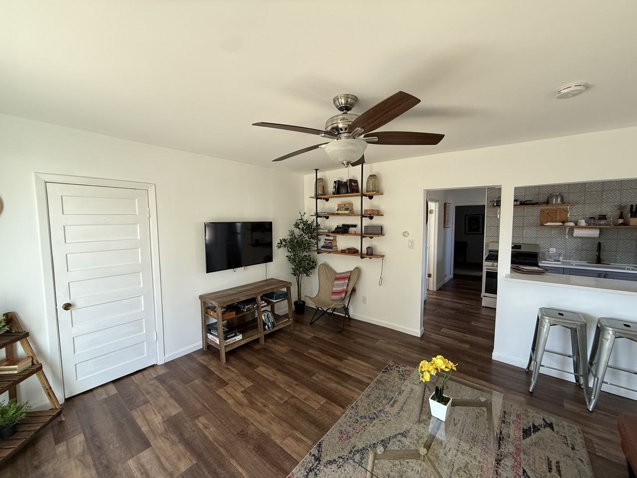 1423 12th Ave Ne #2 - Photo 4 of 21