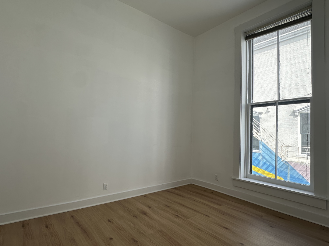 409 6th St #B - Photo 3 of 13