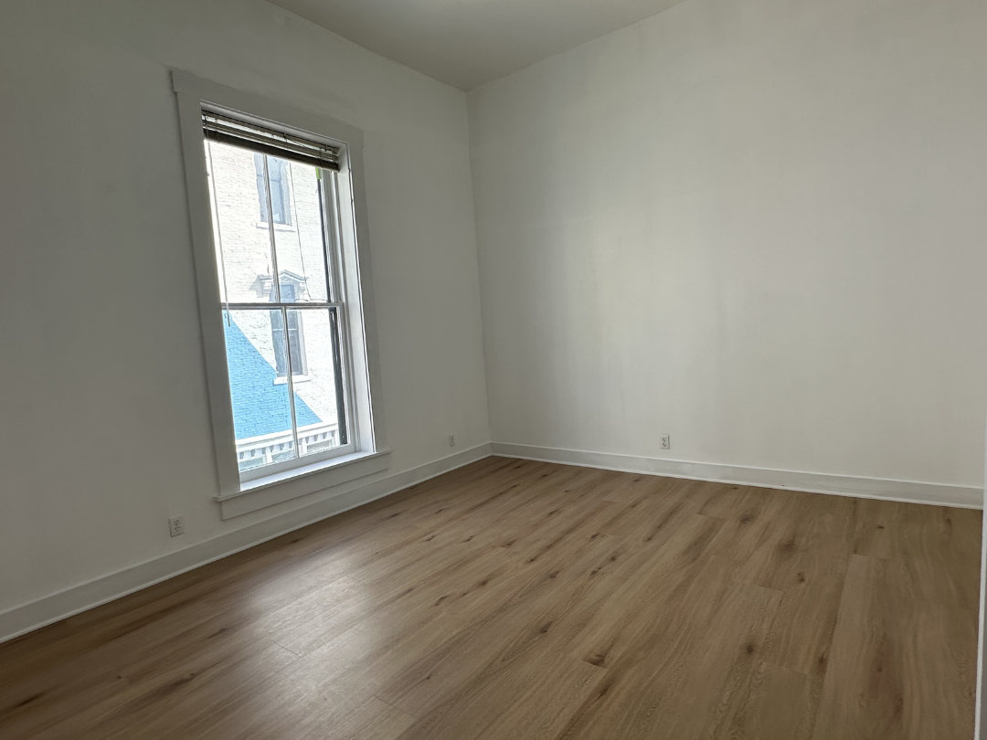 409 6th St #B - Photo 5 of 13