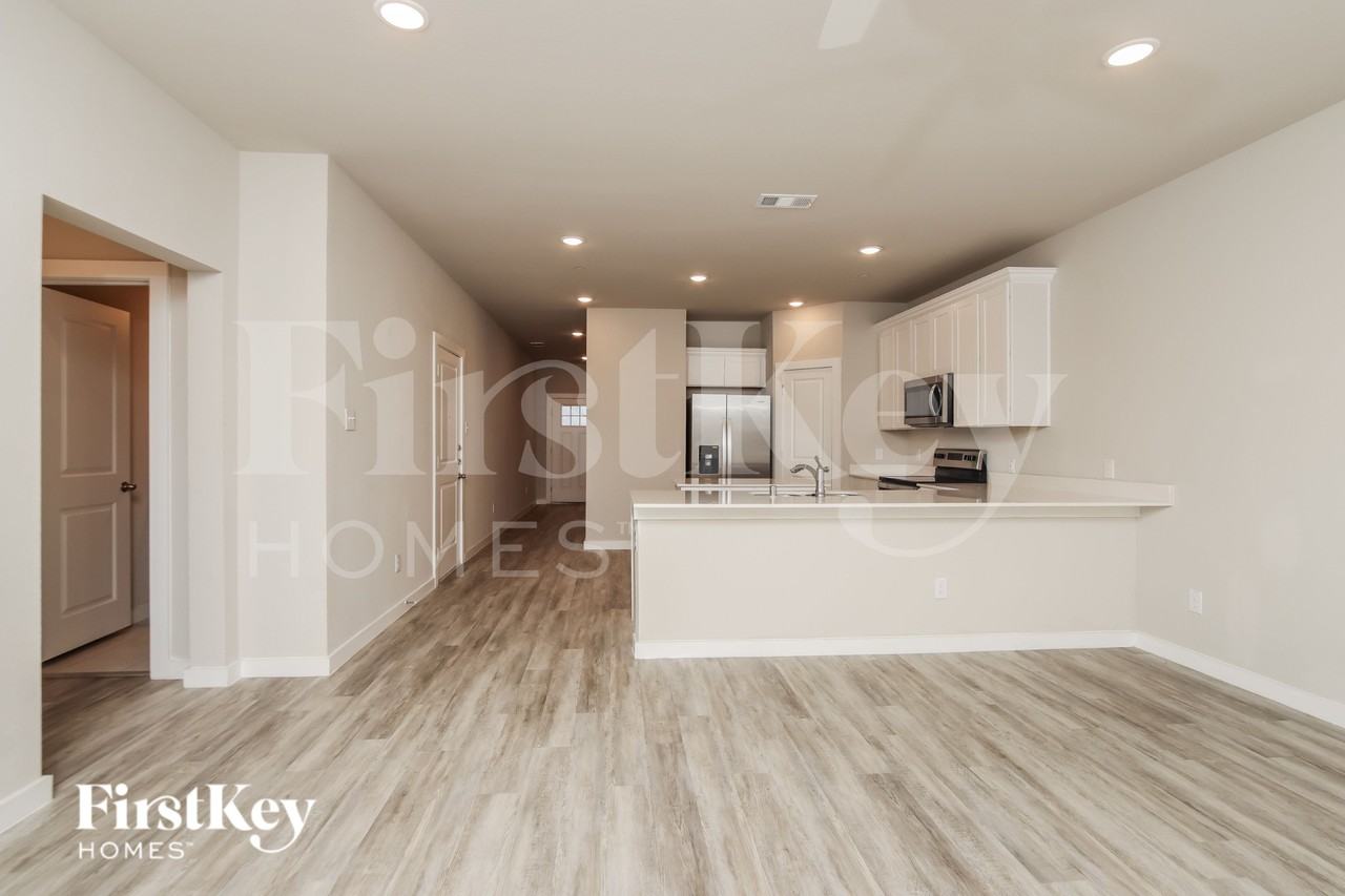 323 Aveen Path - Photo 3 of 16