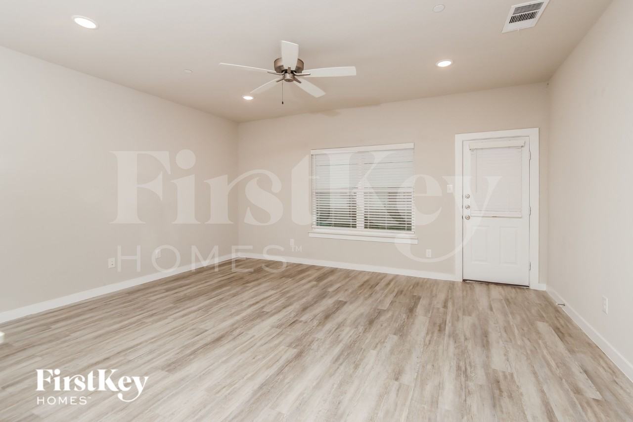 323 Aveen Path - Photo 4 of 16