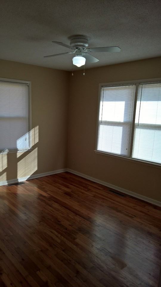 1009 W 22nd Ter - Photo 3 of 10