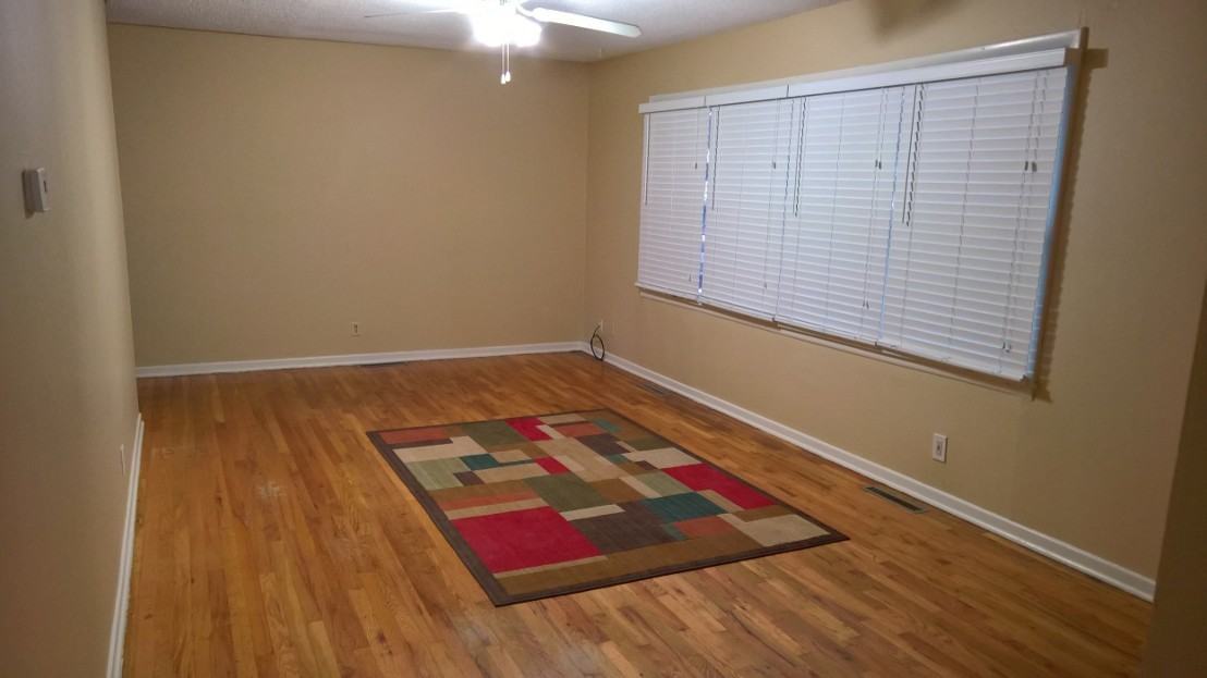 1009 W 22nd Ter - Photo 4 of 10