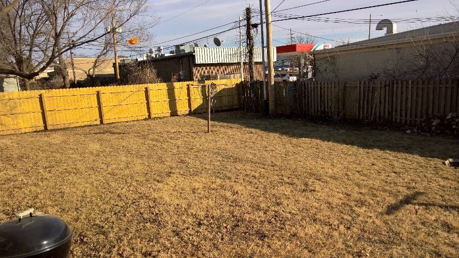 1009 W 22nd Ter - Photo 7 of 10