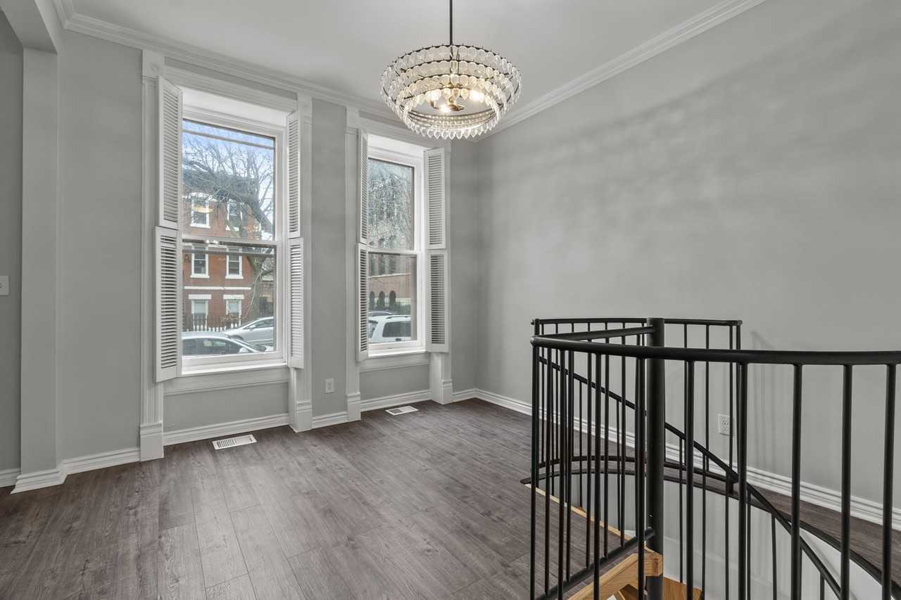 1864 N Sheffield Ave #1 - Photo 3 of 23