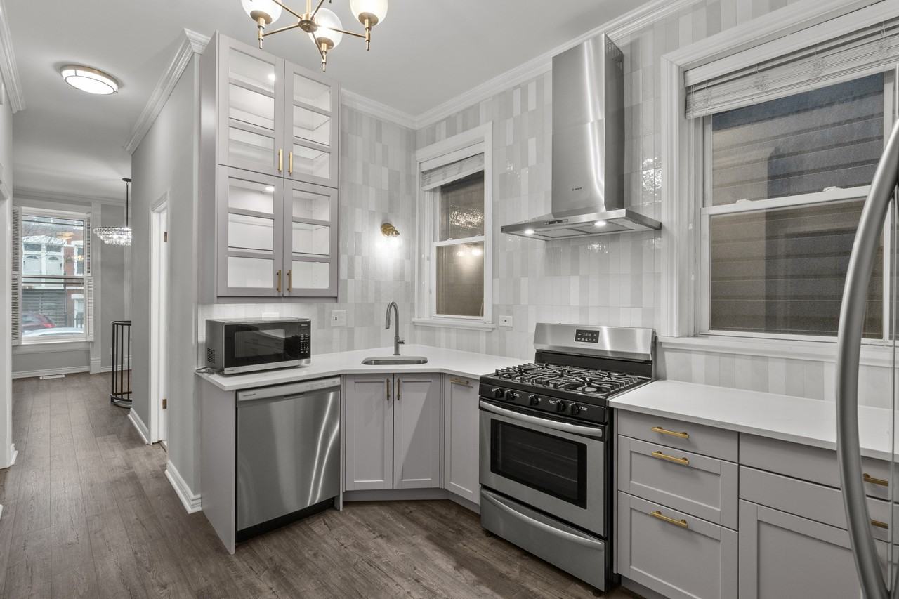 1864 N Sheffield Ave #1 - Photo 4 of 23