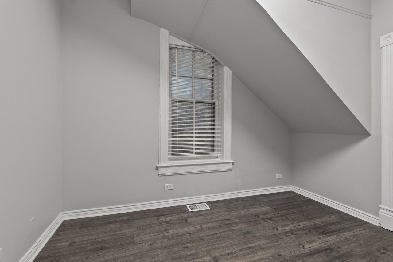 1864 N Sheffield Ave #1 - Photo 6 of 23